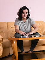 Saggy tits BBW babe strips naked to show her bush