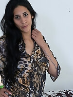 Brunette exposes that pussy prior to fingering