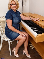 Hairy pussy clothed pics